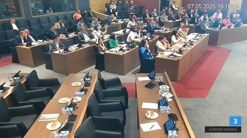 Kütahya Belediye Meclisi’nde MHP’li üyeler toplantıyı terk etti