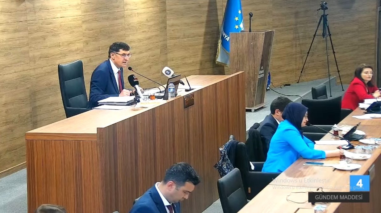 Kütahya Belediye Meclisi’nde MHP’li üyeler toplantıyı terk etti