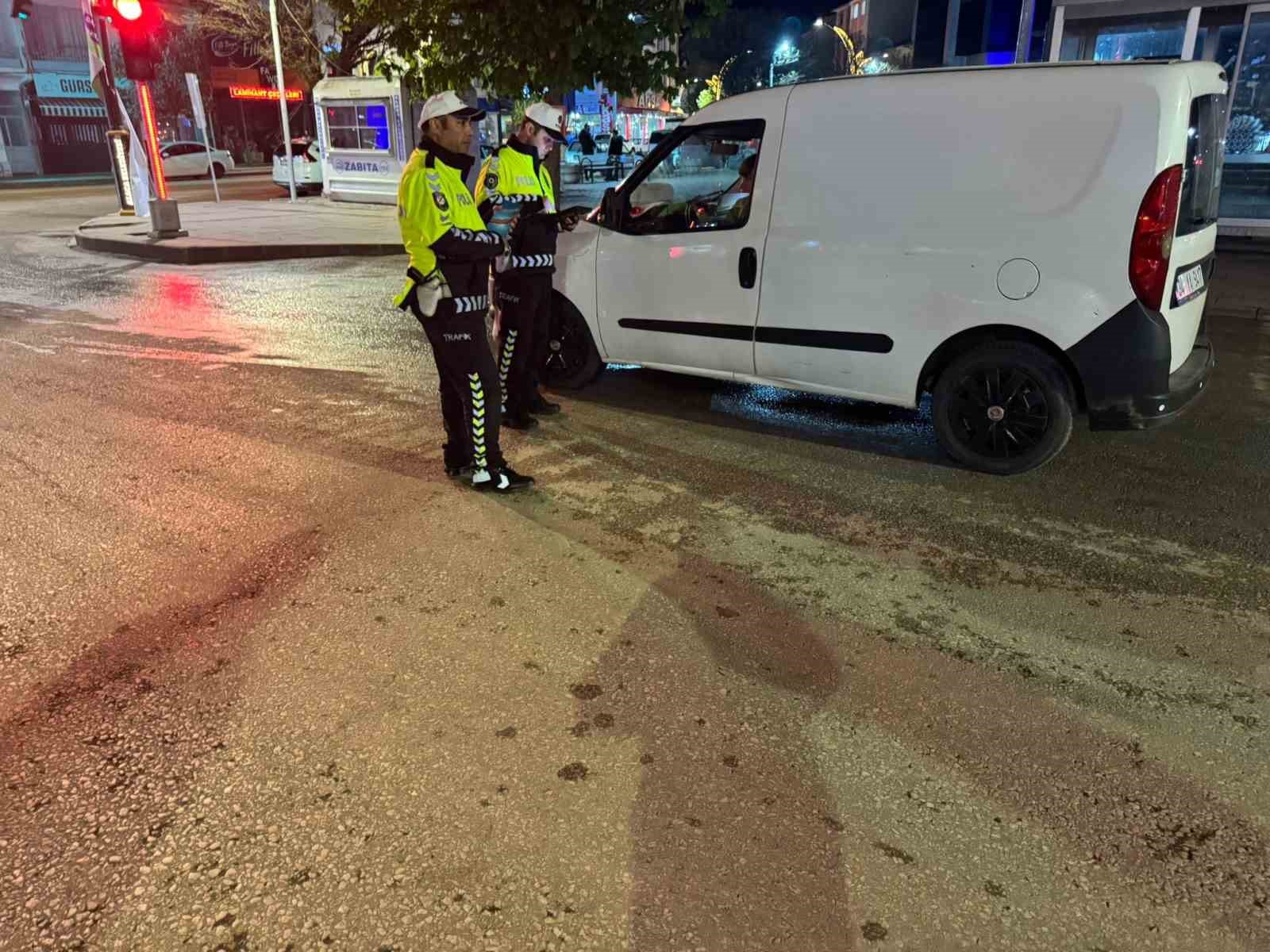 Çorum’da polis ekiplerinden ehliyet kemeri uygulaması