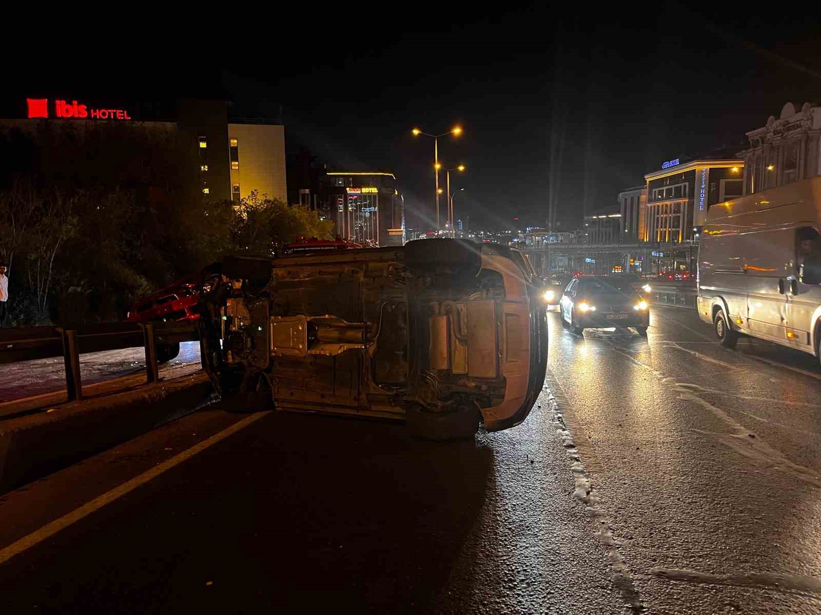Esenyurt’ta 3 araçlı zincirleme kaza: 2 yaralı
