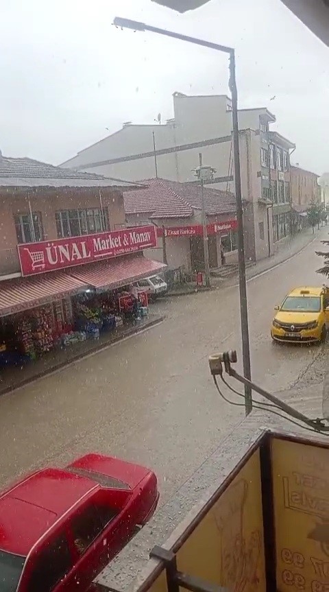Karabük’te dolu yağışı hayatı olumsuz etkiledi
