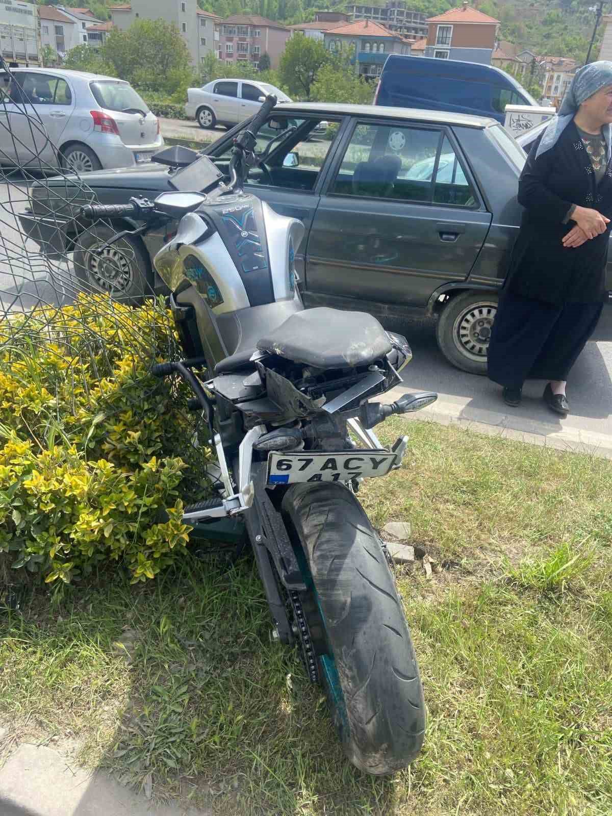 Motosiklet havada takla attı, sürücü metrelerce sürüklendi
