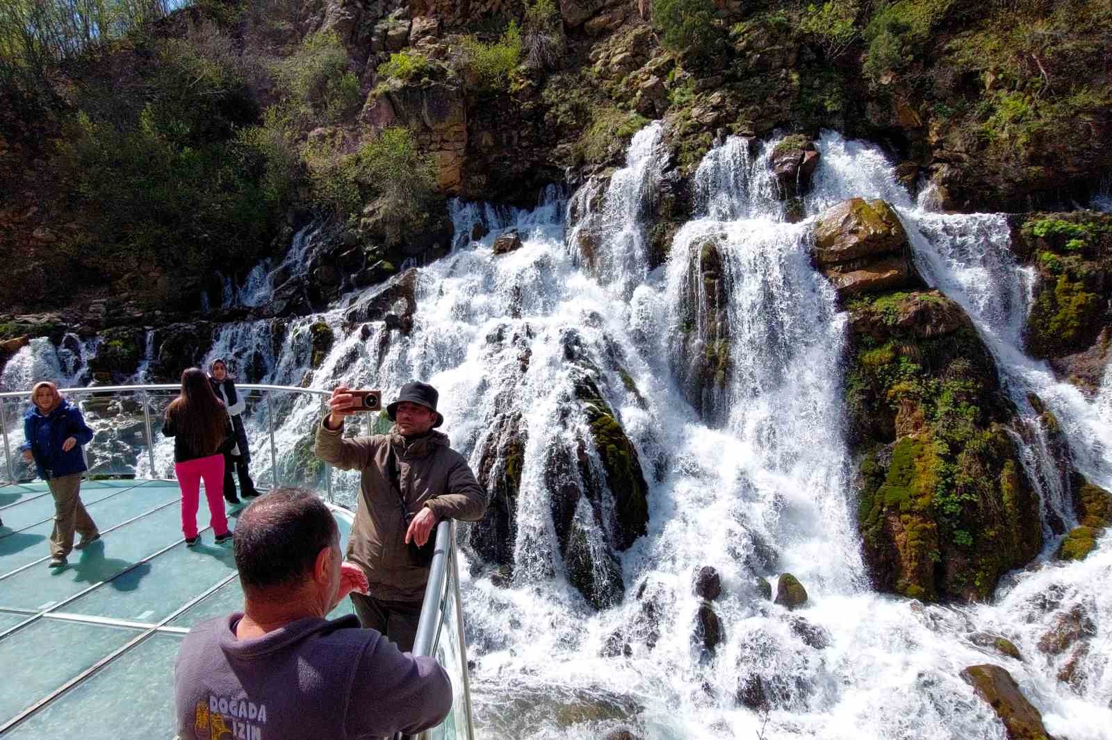 Anadolunun en etkileyici şelalelerinden Tomara Şelalesi ziyaretçilerini ağırlamaya başladı