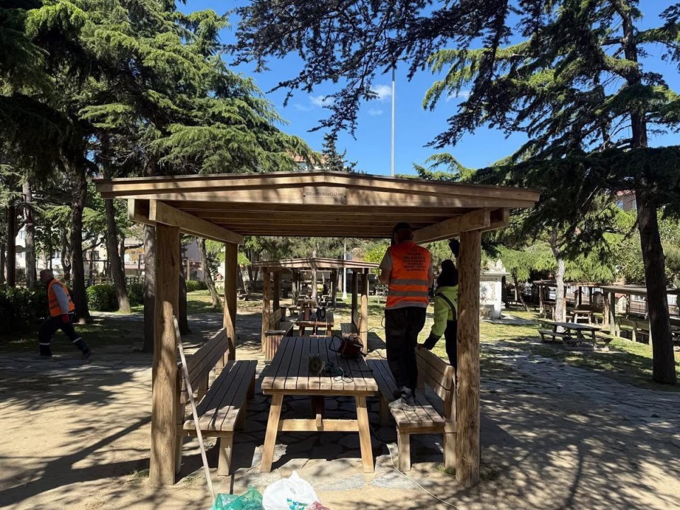 Kalepark Sosyal Tesisleri’nde kent mobilyalarına bakım ve onarım gerçekleştirildi