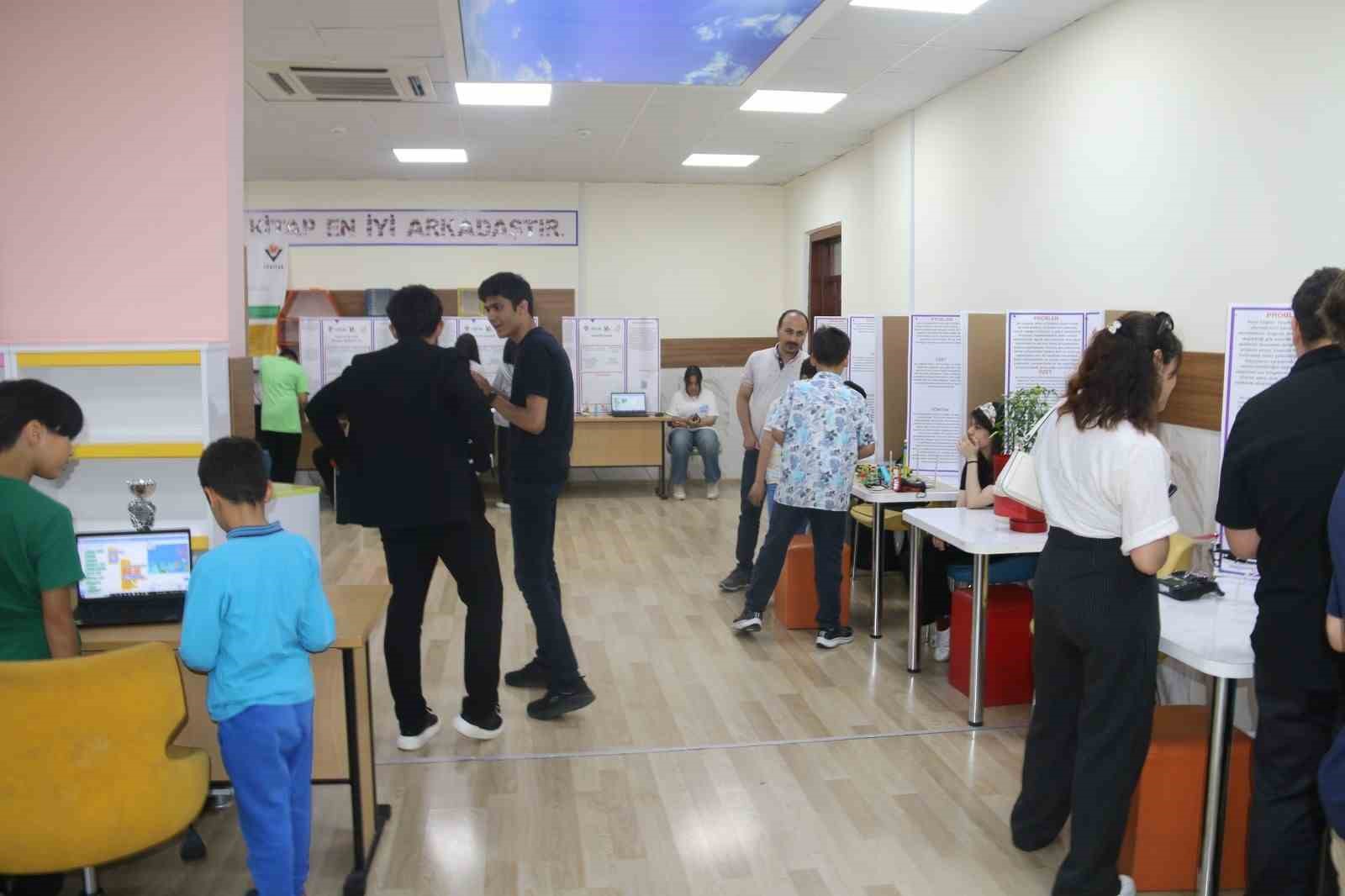 &Ouml;ğrencilerin projeleri fuarda sergilendi
