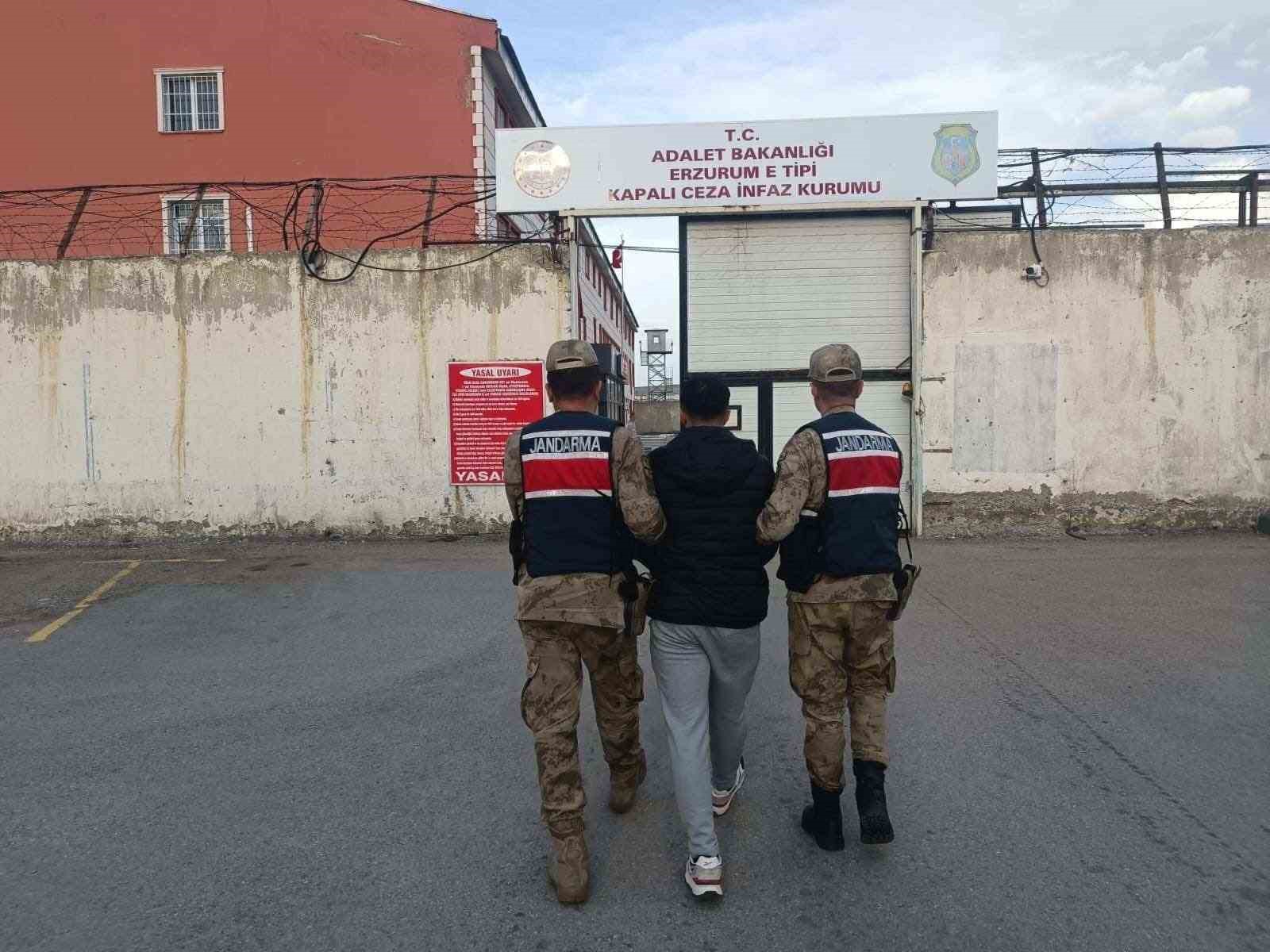 Erzurum’da jandarmadan aranan şahıslara operasyon