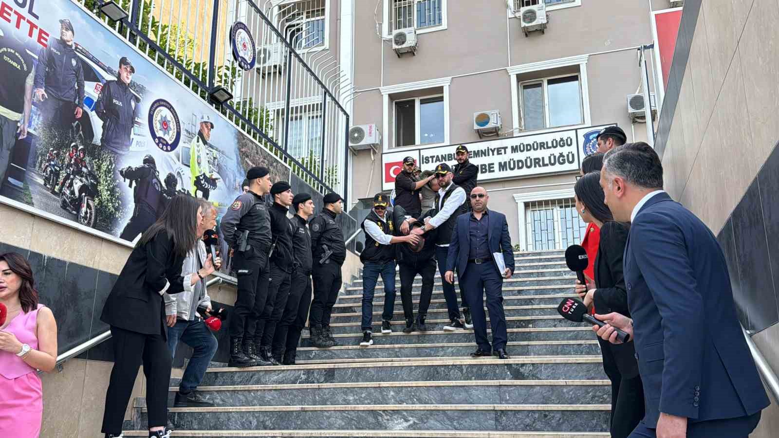 Şişli’de eski eşini öldüren şüpheliyle beraberindeki 3 suç ortağı adliyeye sevk edildi
