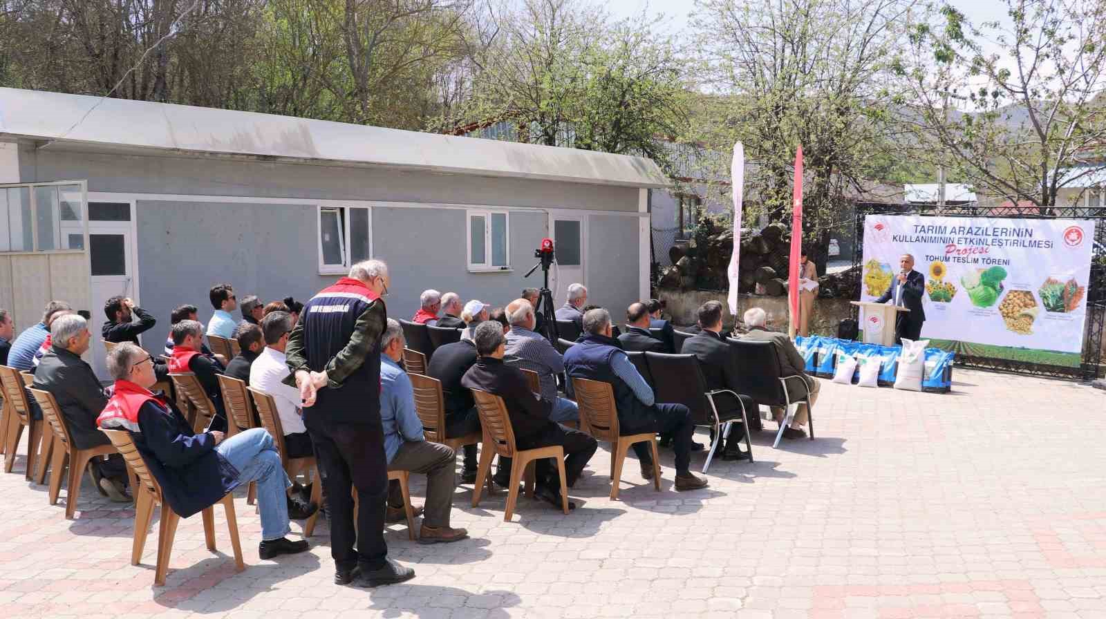 Samsun&rsquo;da sorgum sudan otu tohum teslim t&ouml;reni
