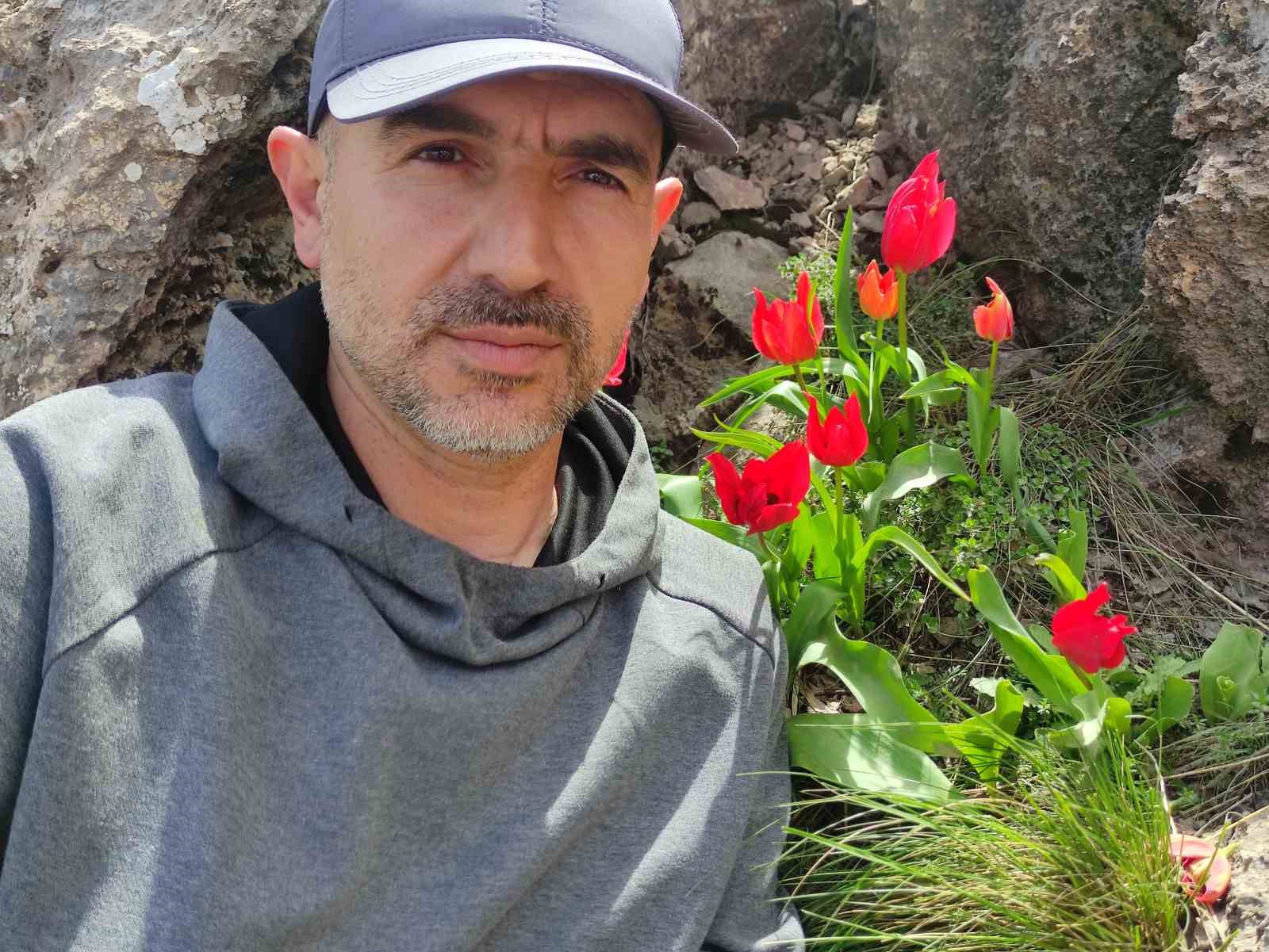 Muş 1071 Lalesi Sason dağlarını kırmızıya bürüdü