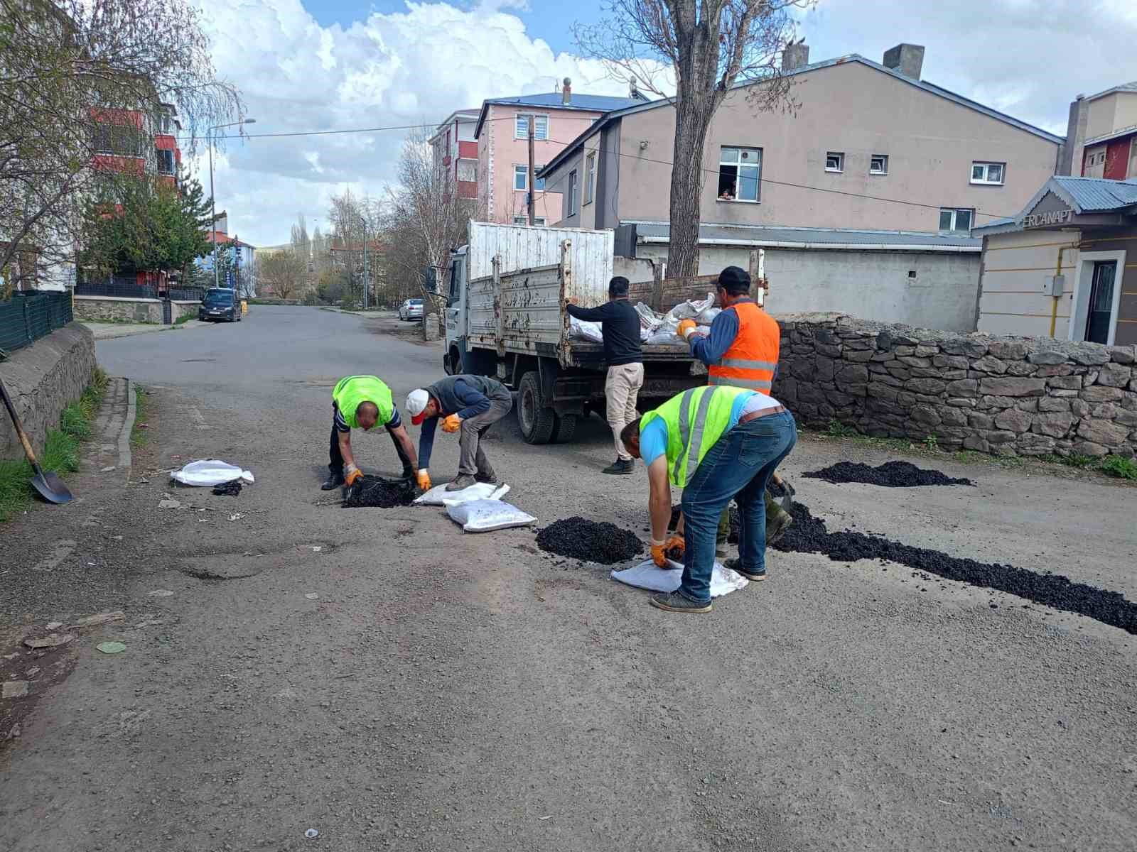 Ardahan’da asfalt yama çalışması