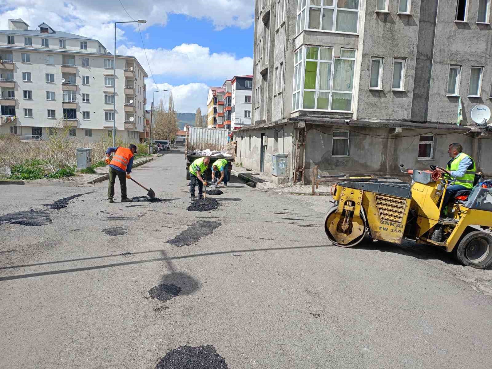 Ardahan’da asfalt yama çalışması
