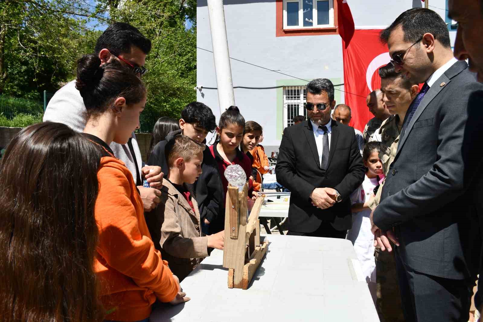 Beyt&uuml;şşebap&rsquo;ta bilim şenliği d&uuml;zenlendi
