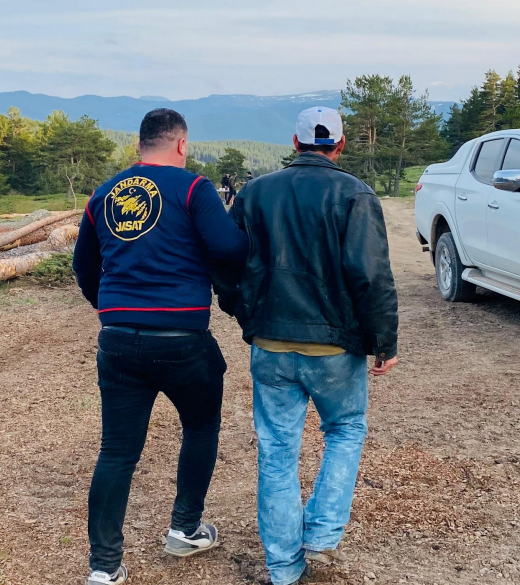 Ormanlık alanda saklanan cinsel istismar suçlusu JASAT tarafından yakalandı
