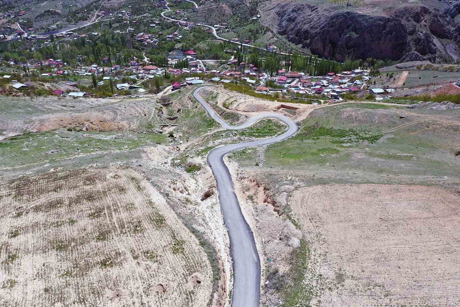 Ayvalı Mahallesi&rsquo;nde 36 yıllık yol sorunu &ccedil;&ouml;z&uuml;ld&uuml;

