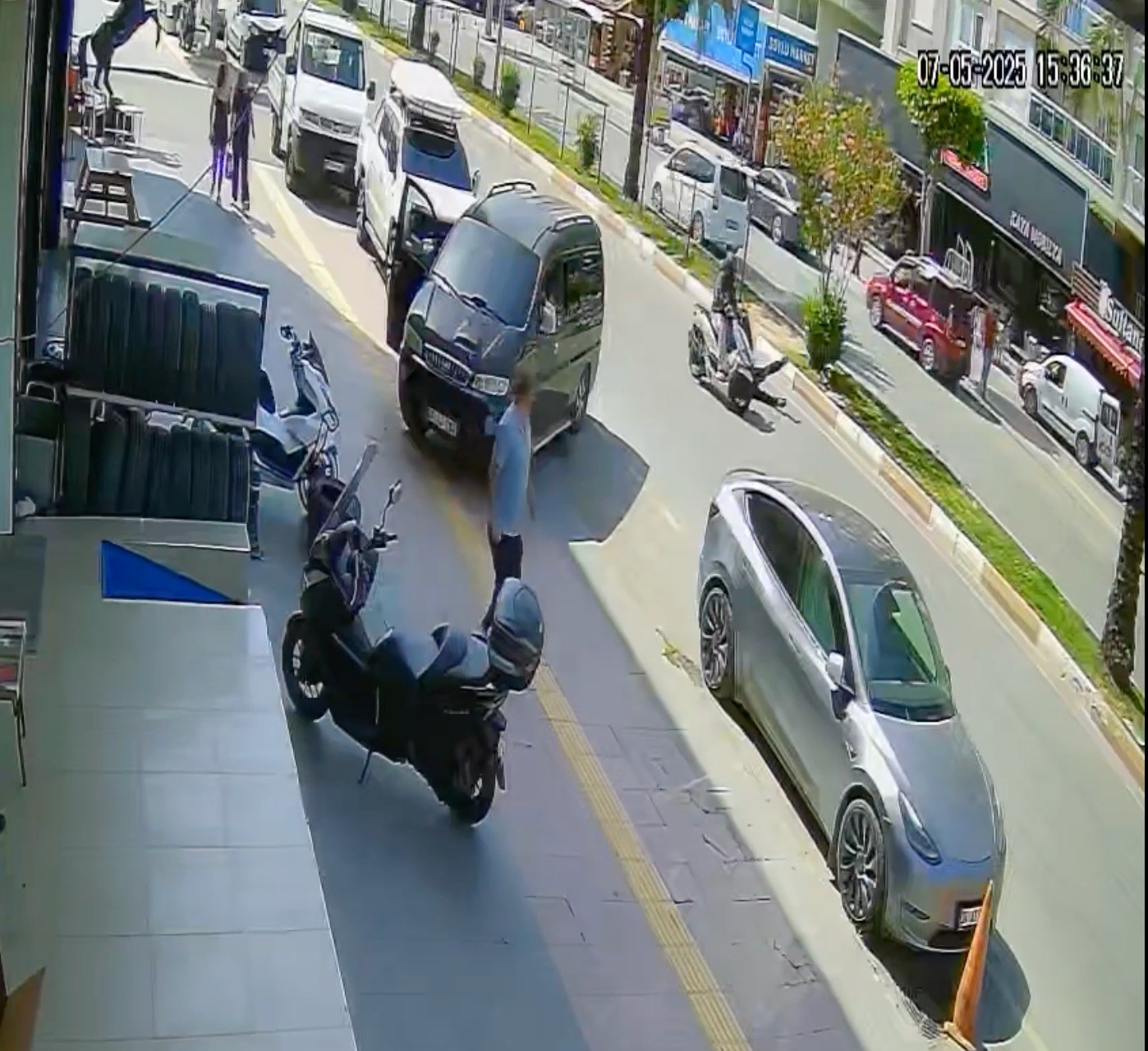 Huzurevi sakinine motosiklet çarptı