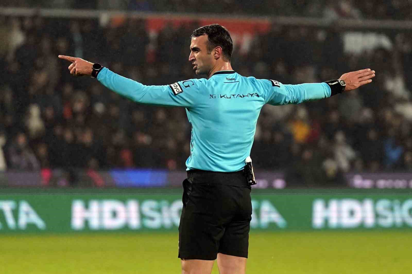 Trendyol S&uuml;per Lig&rsquo;in 35. haftasında oynanacak Trabzonspor - Galatasaray ma&ccedil;ını hakem Atilla Karaoğlan y&ouml;netecek.
