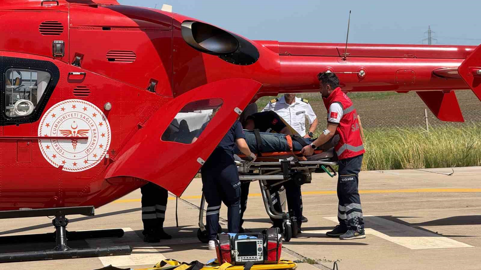 Diyarbakır’da ağaçtan düşen şahıs helikopterle hastaneye nakledildi

