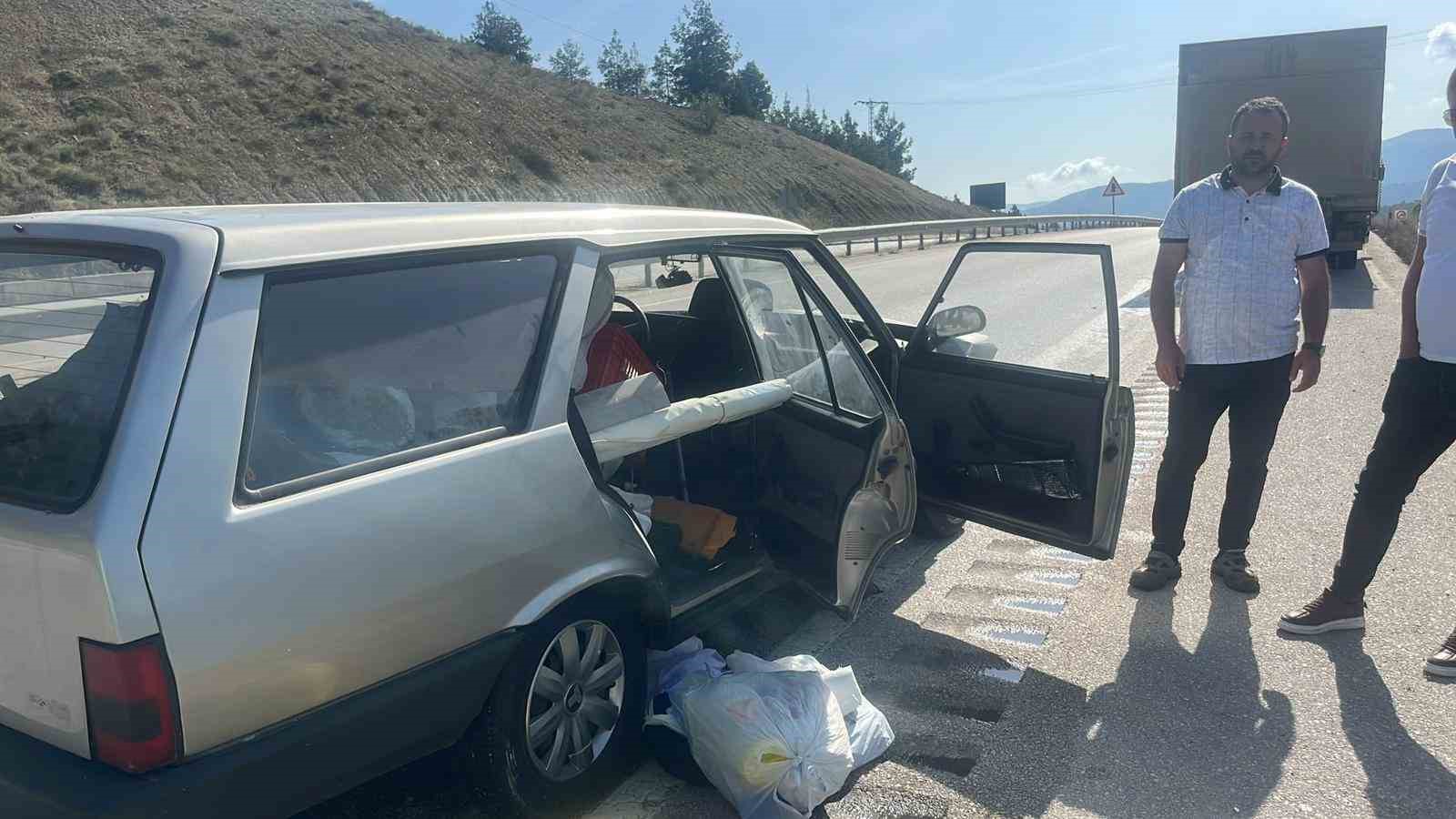 D100’de otomobil kamyona çarptı: 2 yaralı