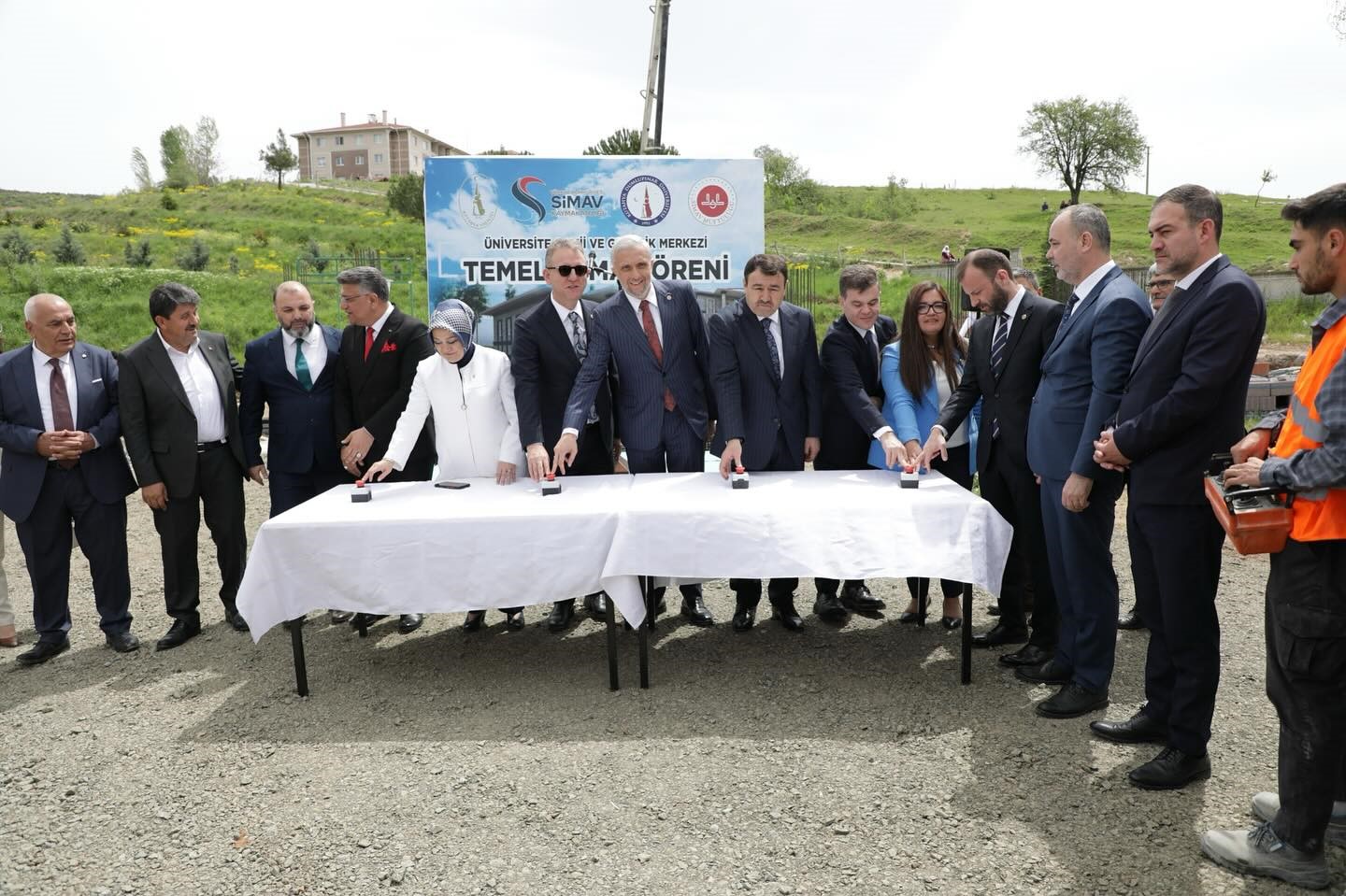 Simav’da Üniversite Yerleşkesine yapılacak cami ve Gençlik Merkezinin temeli atıldı