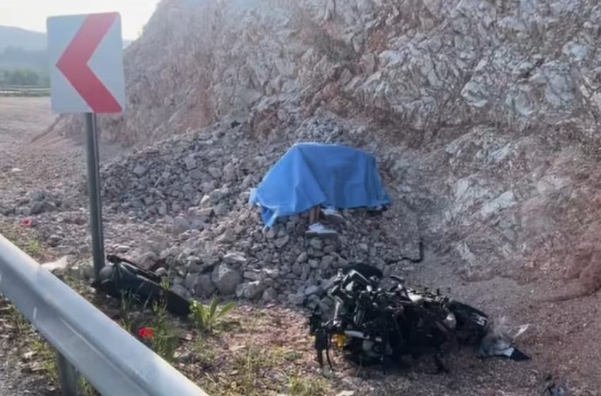 Manisa’da motosiklet yoldan çıktı: 1 ölü, 1 yaralı