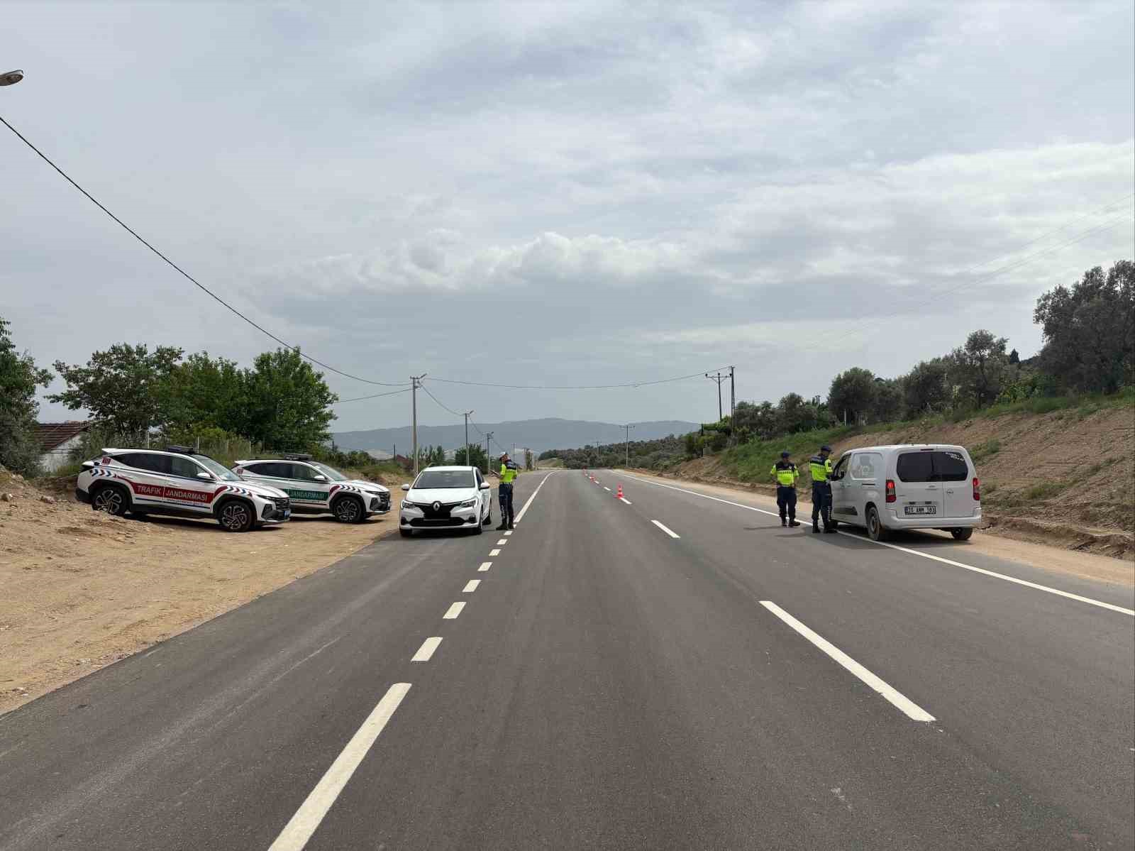 Jandarma trafik kontrollerine devam ediyor
