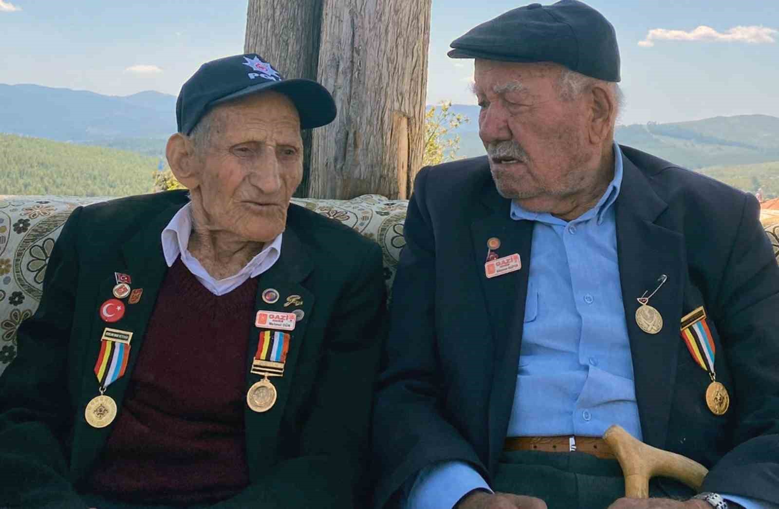 Kore Gazisine 95&rsquo;inci yaş g&uuml;n&uuml; kutlaması
