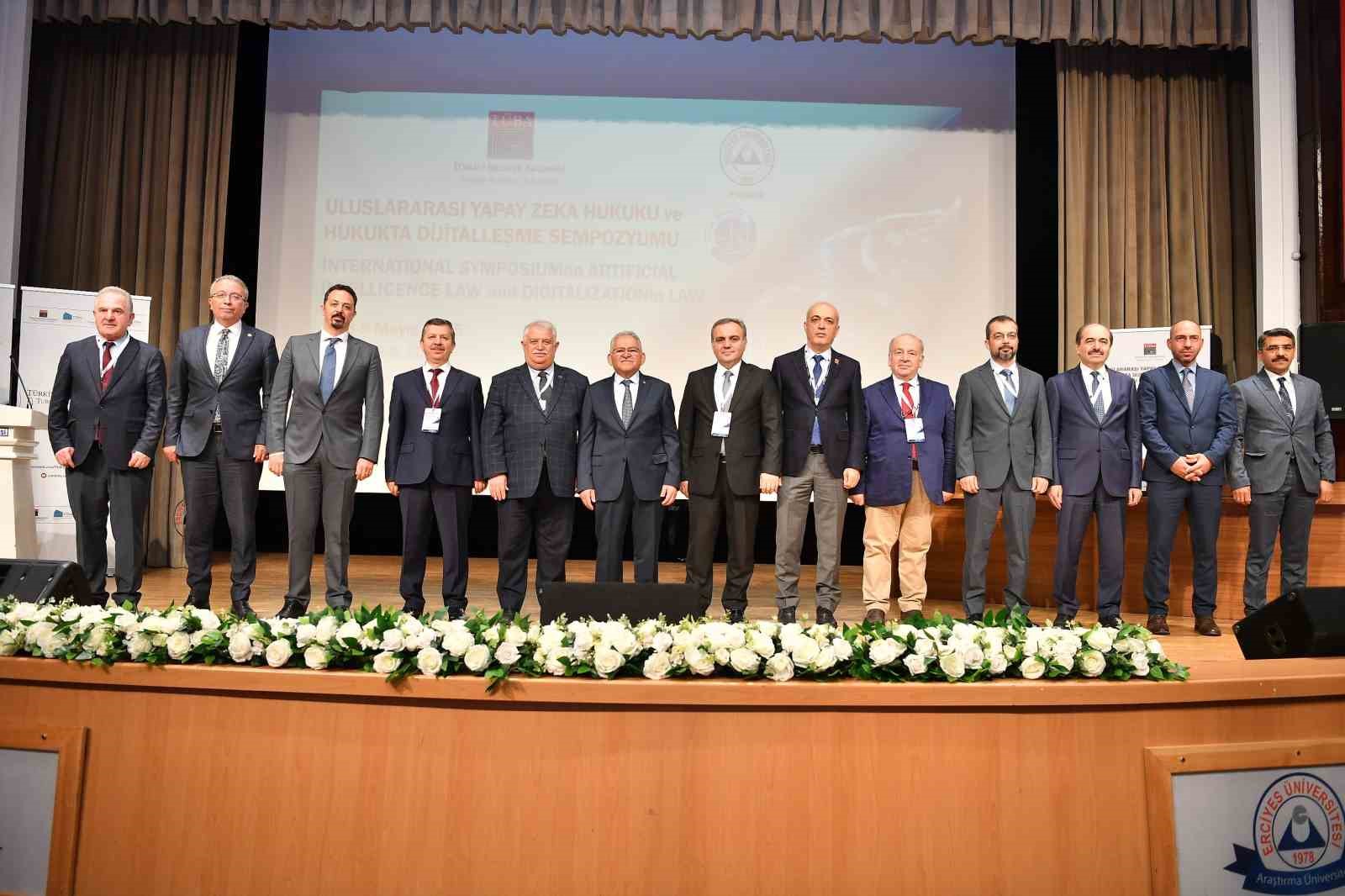 Başkan Büyükkılıç’tan ‘yapay zekâ ve ‘akıllı şehircilik’ iş birliği çağrısı