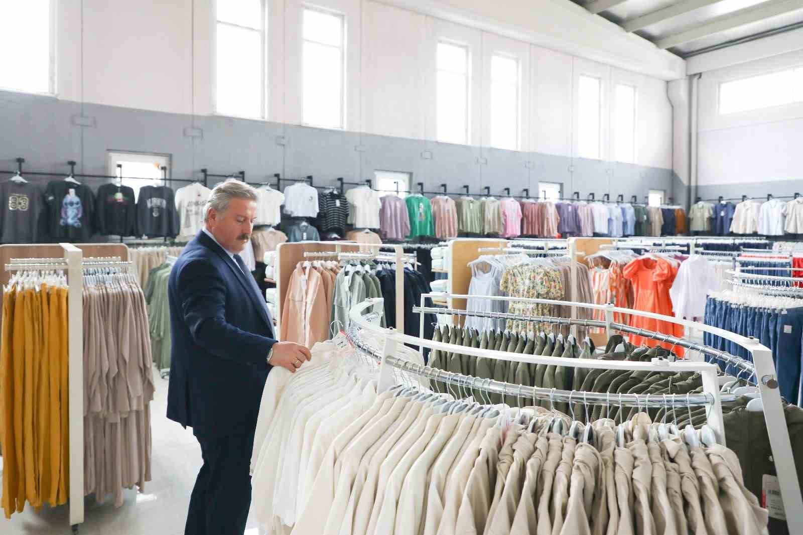 Melikgazi Kıyafet Evi yüzleri güldürüyor