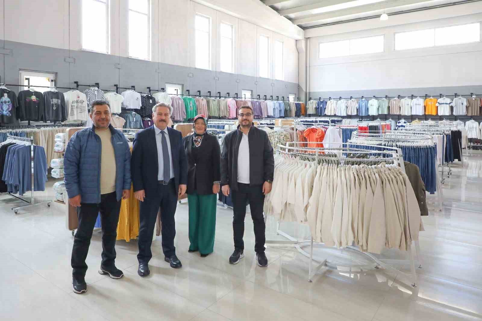 Melikgazi Kıyafet Evi y&uuml;zleri g&uuml;ld&uuml;r&uuml;yor
