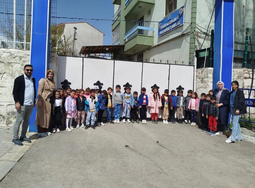 Minik &ouml;ğrencilerden anlamlı ziyaret
