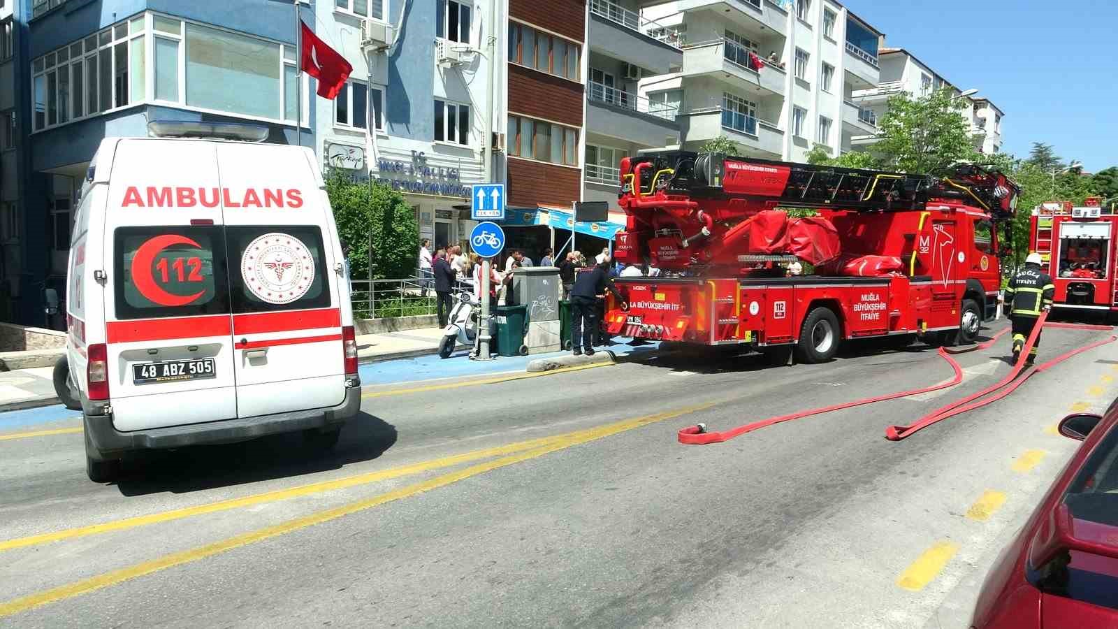 Menteşe&rsquo;de bacadan &ccedil;ıkan yangın paniğe neden oldu
