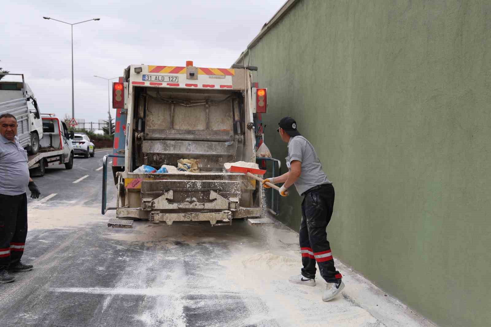 Nevşehir&rsquo;de un y&uuml;kl&uuml; kamyonet devrildi: 2 yaralı
