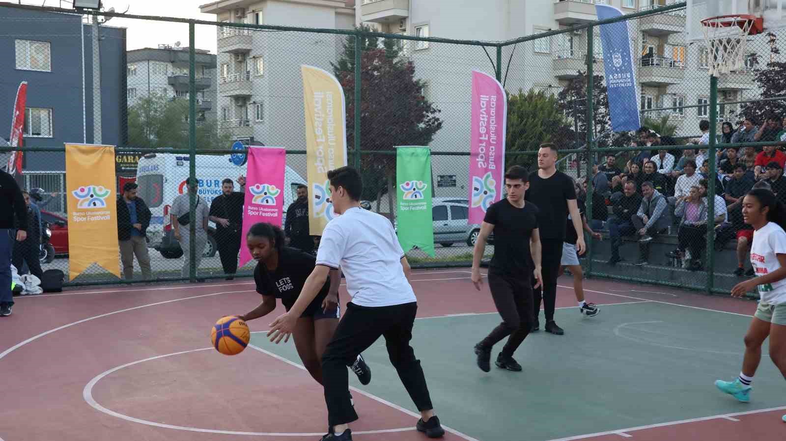 Bursa Uluslararası Spor Festivali’nde sokak basketbolu heyecanı