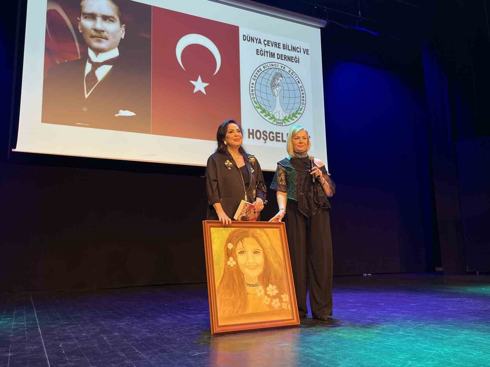 Türkan Şoray’ın tablosu ve imzaladığı kitabı eğitime destek için 1 milyona alıcı buldu