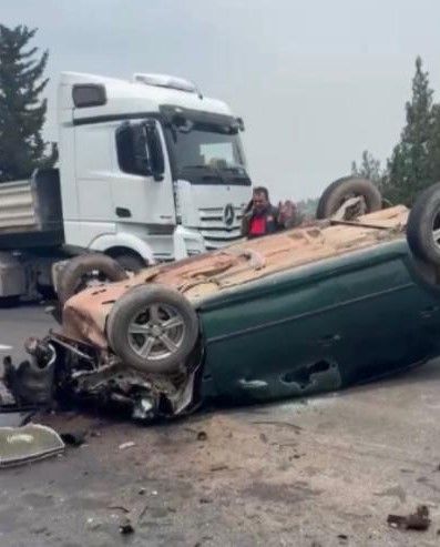 Osmaniye’de tıra arkadan çarpan otomobil takla attı: 2 kişi yaralandı
