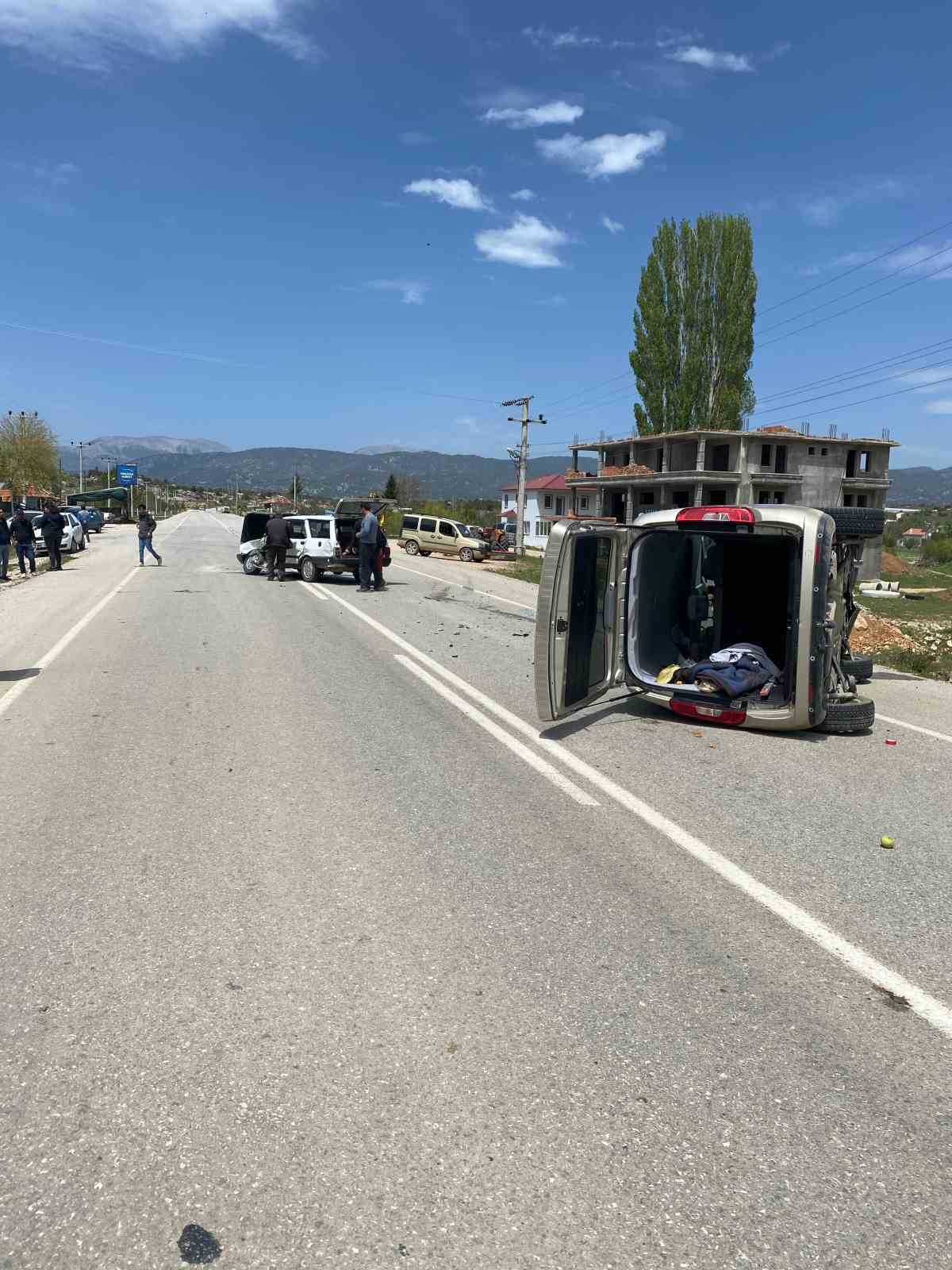 Seydikemer'de kaza: 5 kişi yaralandı.
