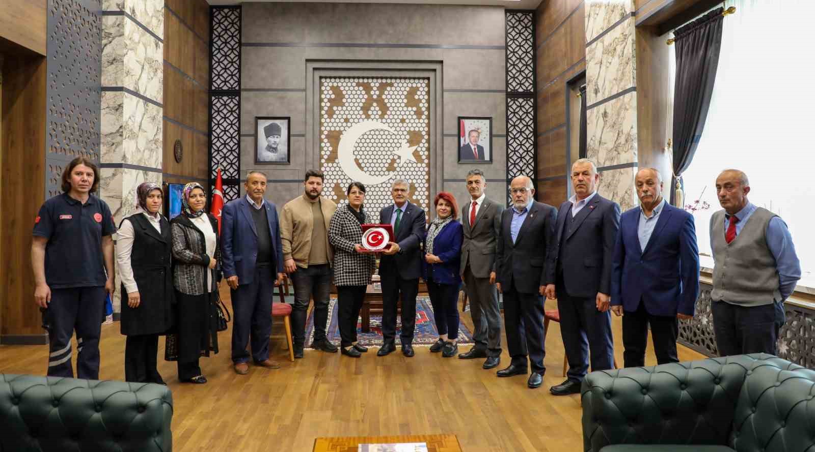 Şehit ailelerinden Vali Çelik’e ziyaret 