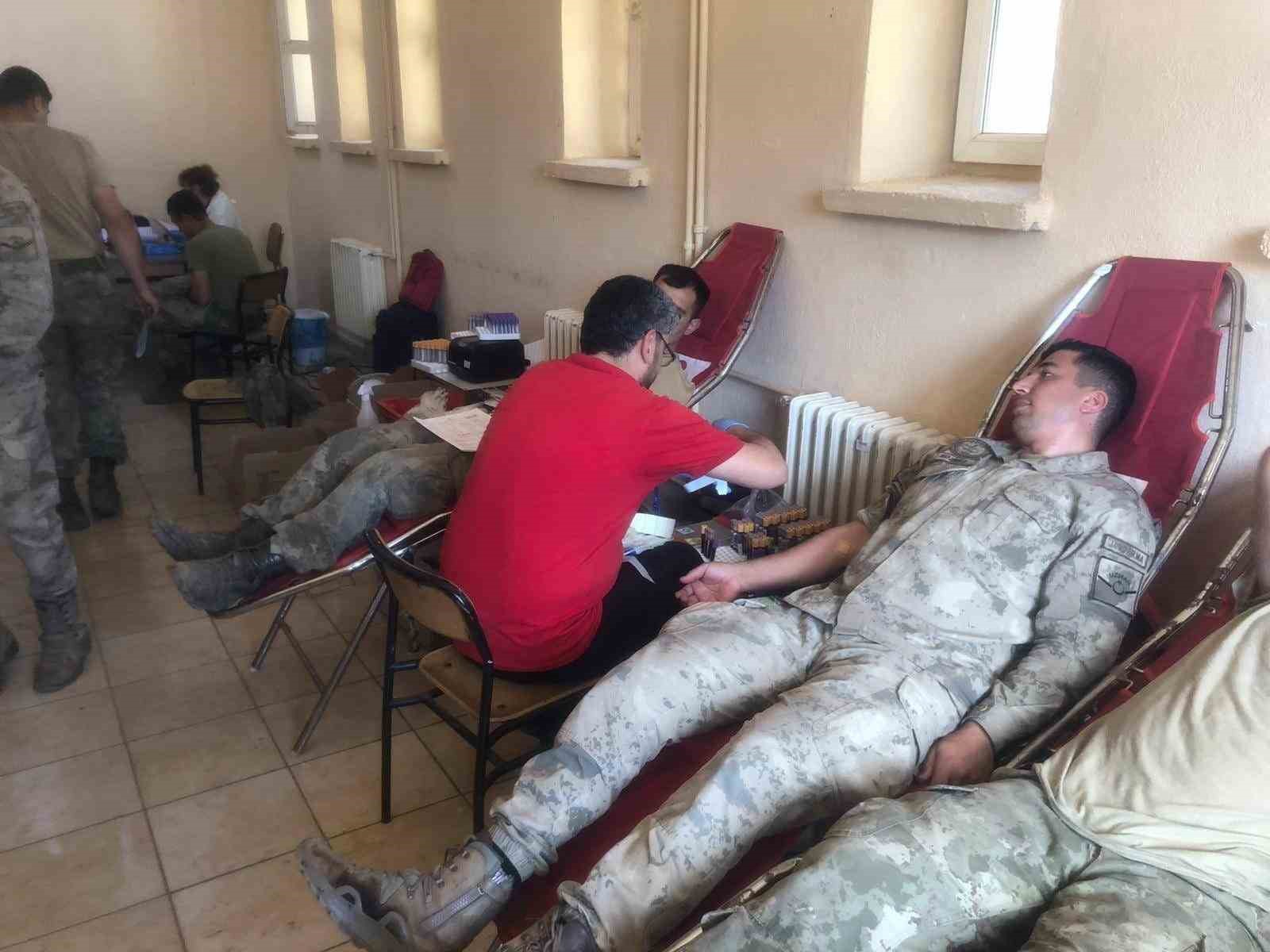 Jandarmadan kan bağışı
