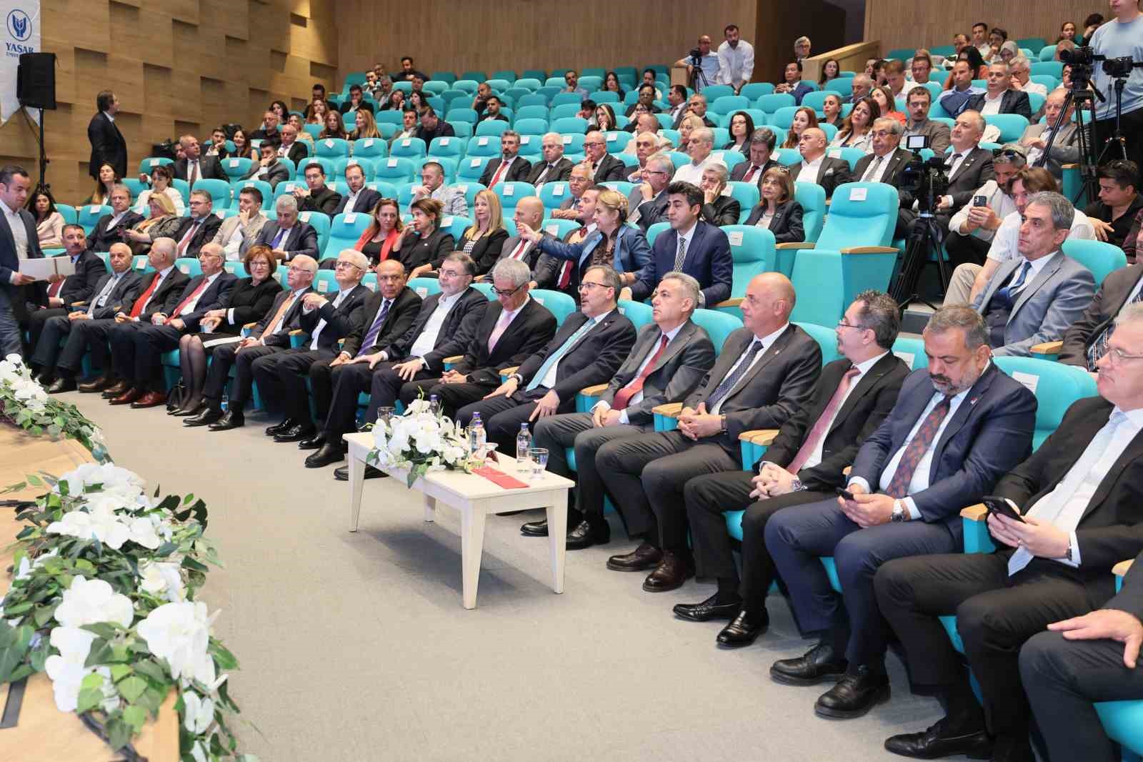 AK Partili Kasapoğlu: "İzmir üreten bir şehir, bir dünya markası"
