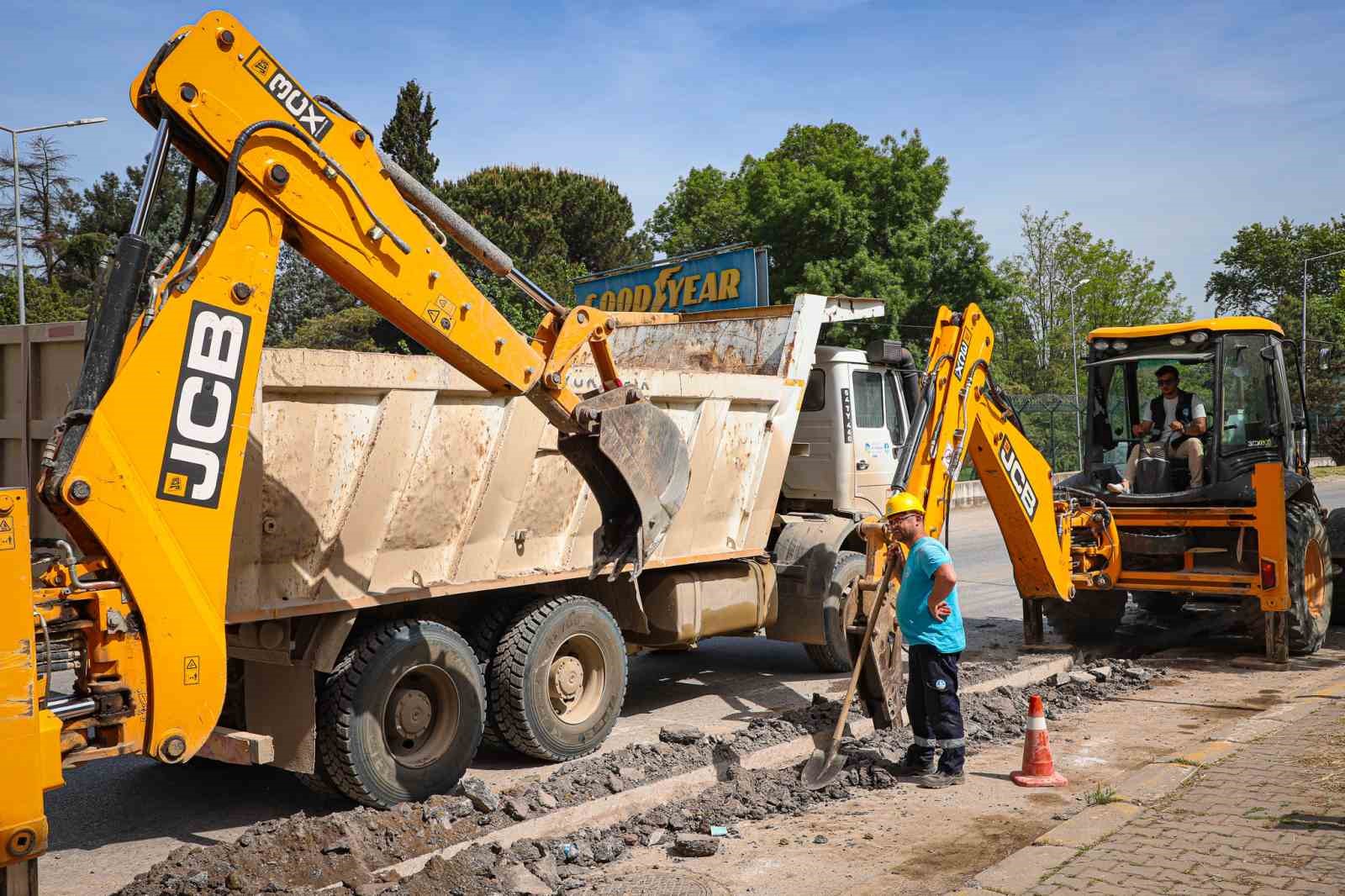 Atatürk Caddesi’nde dönüşüm altyapı ile başladı
