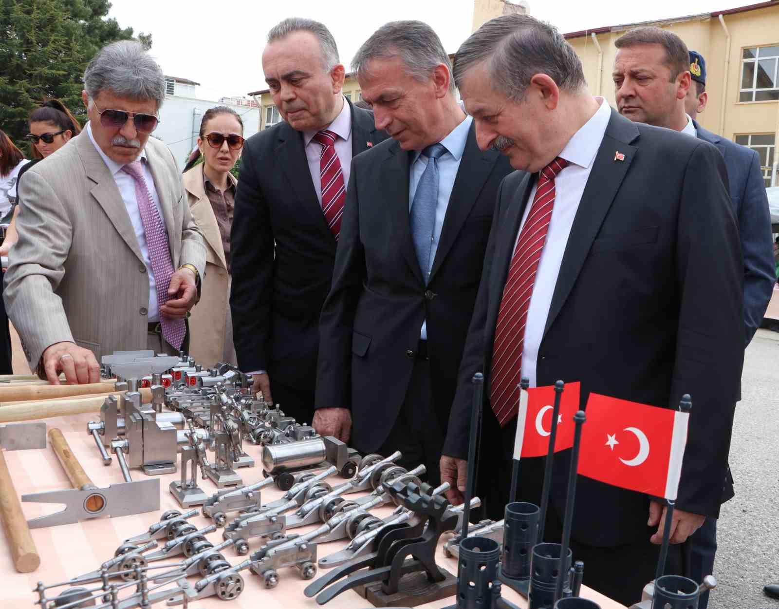 Elmadağ’da "2025-2026 Eğitim-Öğretim Yılı Mesleki Alan Tanıtım Etkinlikleri" programı
