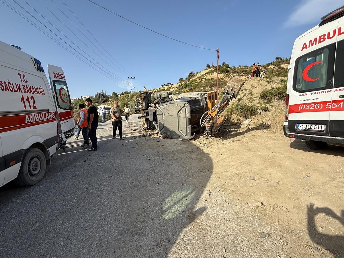 Hatay’da meydana gelen kazada 3 kişi yaralandı. Ihlas Haber Ajansı haber verdi.