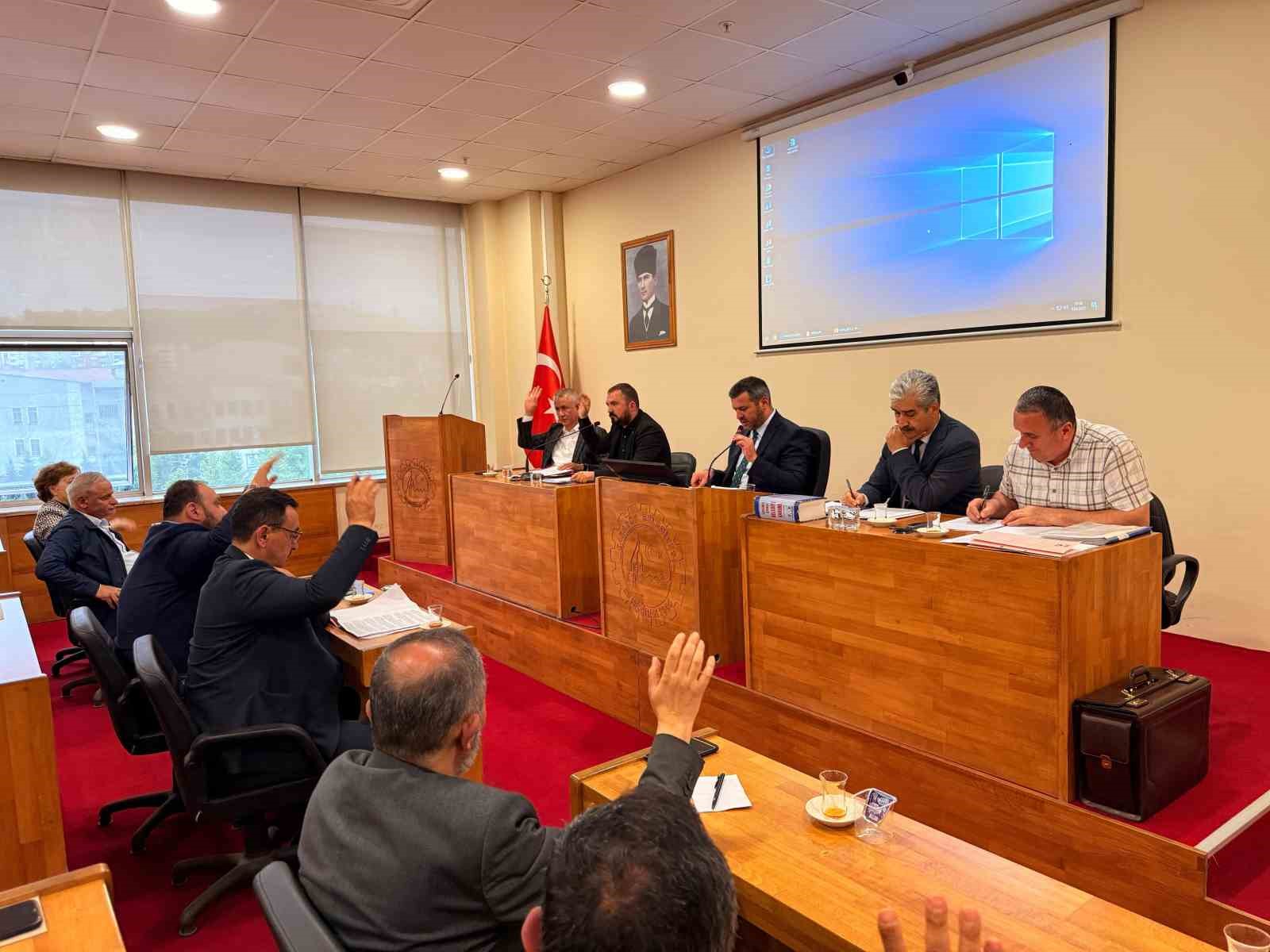 Başkan &Ccedil;etinkaya emekli kartları ve g&uuml;ndemdeki iddialara mecliste cevap verdi
