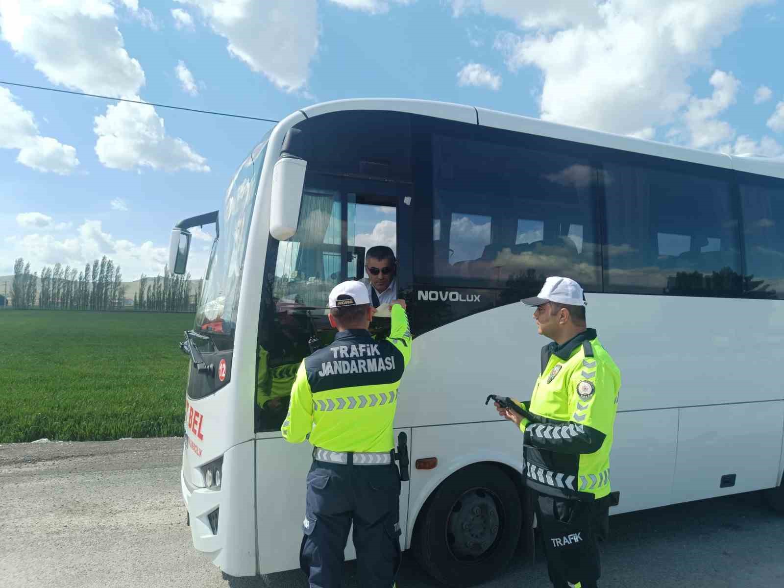 Şuhut&rsquo;ta "Bir Kural Bir &Ouml;m&uuml;r" sloganıyla &rsquo;Trafik Haftası&rsquo; etkinlikleri yapıldı
