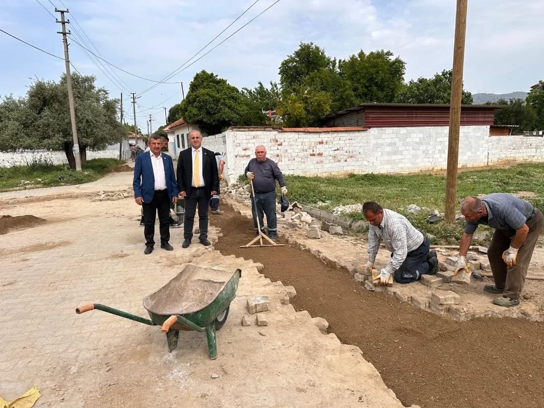 İncirliova Belediyesi&rsquo;nden &uuml;cretsiz yol tamiratı desteği
