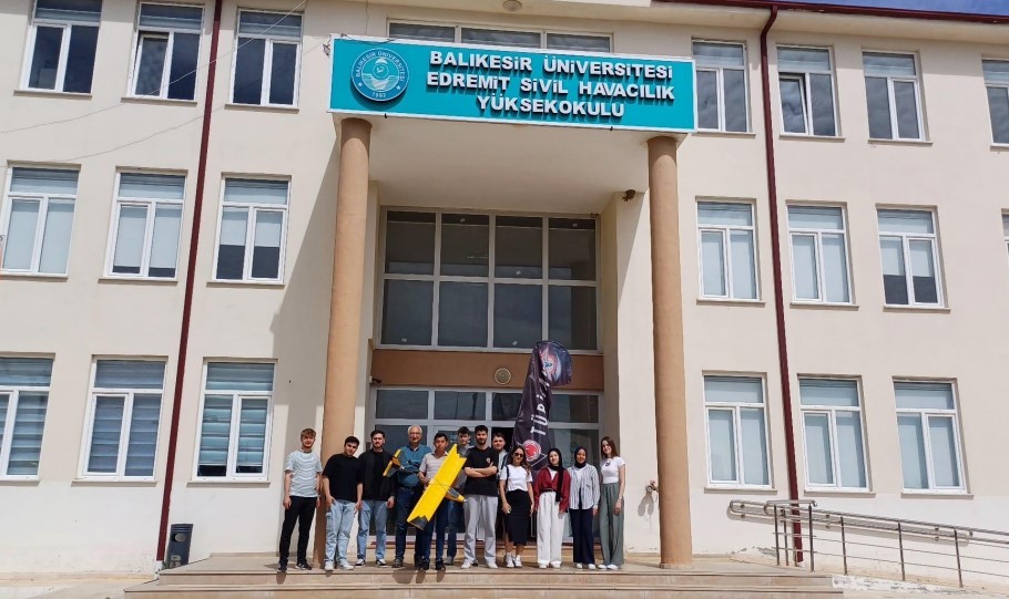 1914 İHA Takımı TEKNOFEST 2025&rsquo;te Edremit Sivil Havacılık Y&uuml;ksekokulu&rsquo;nu temsil edecek
