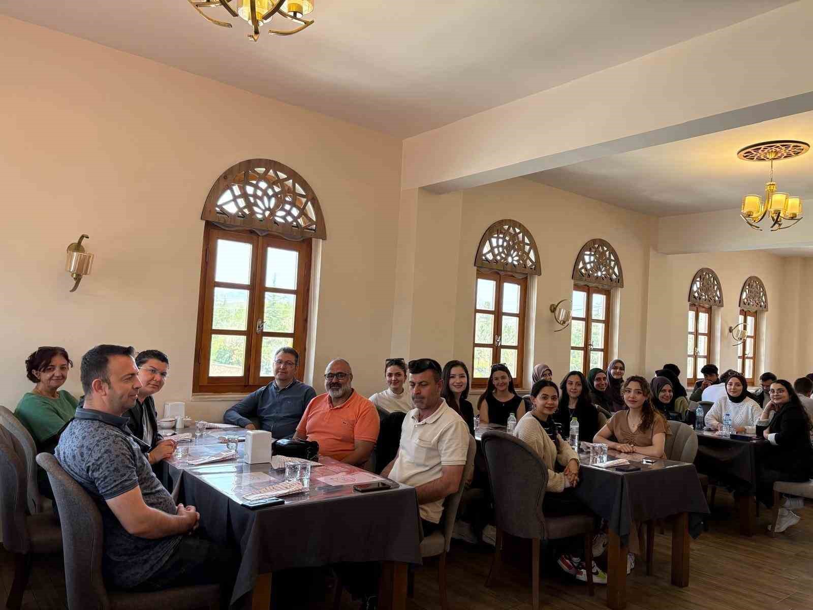 AFS&Uuml; Eczacılık &Ouml;ğrencileri Şuhut&rsquo;ta tarih ve k&uuml;lt&uuml;rle buluştu
