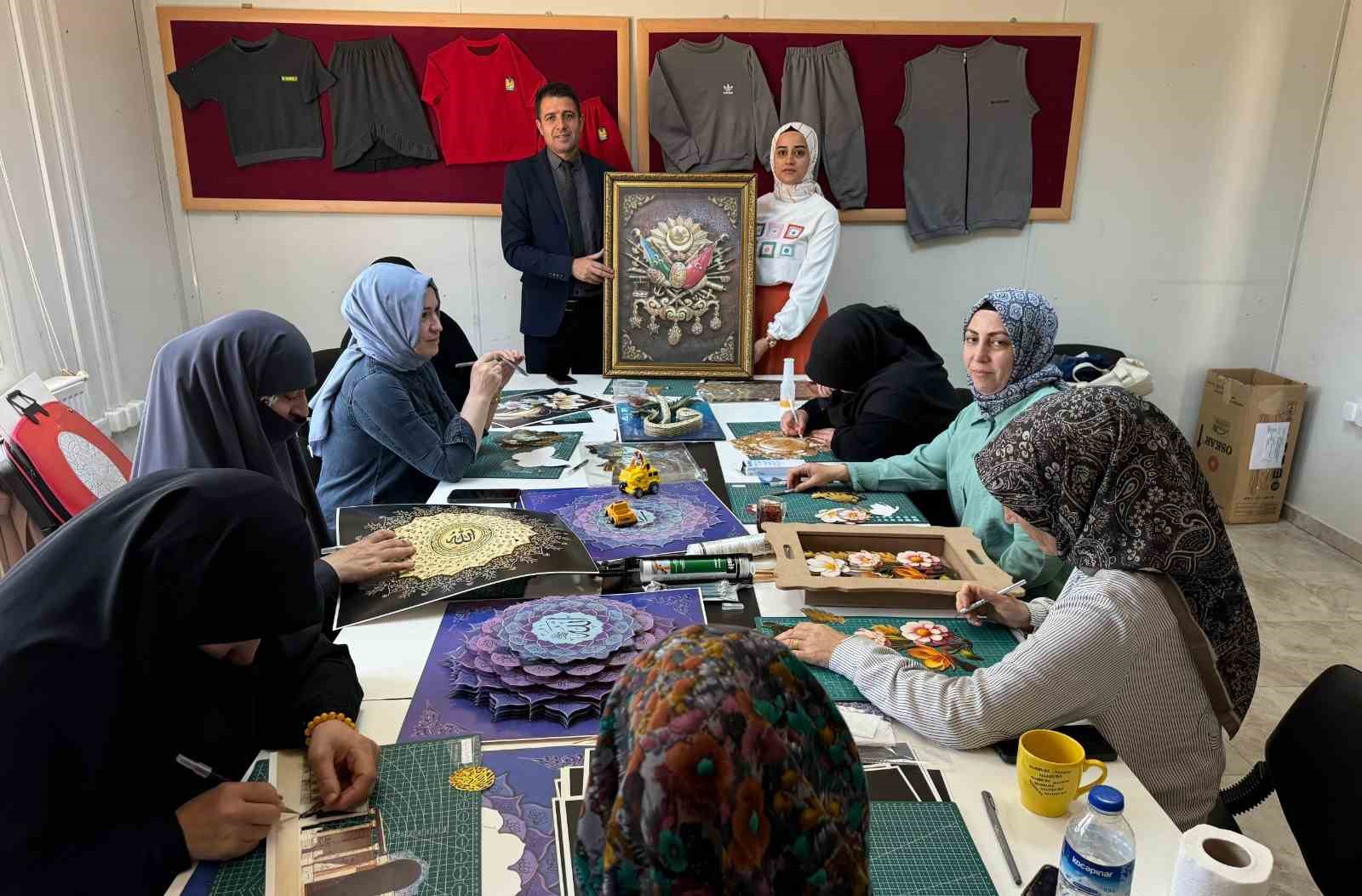 Samsatlı kadınlar eğlenerek &ouml;ğreniyor
