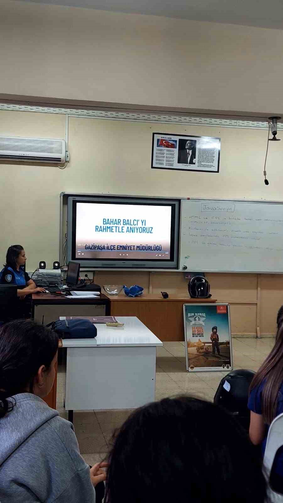 Gazipaşalı gen&ccedil;lere kaskın &ouml;nemi anlatıldı
