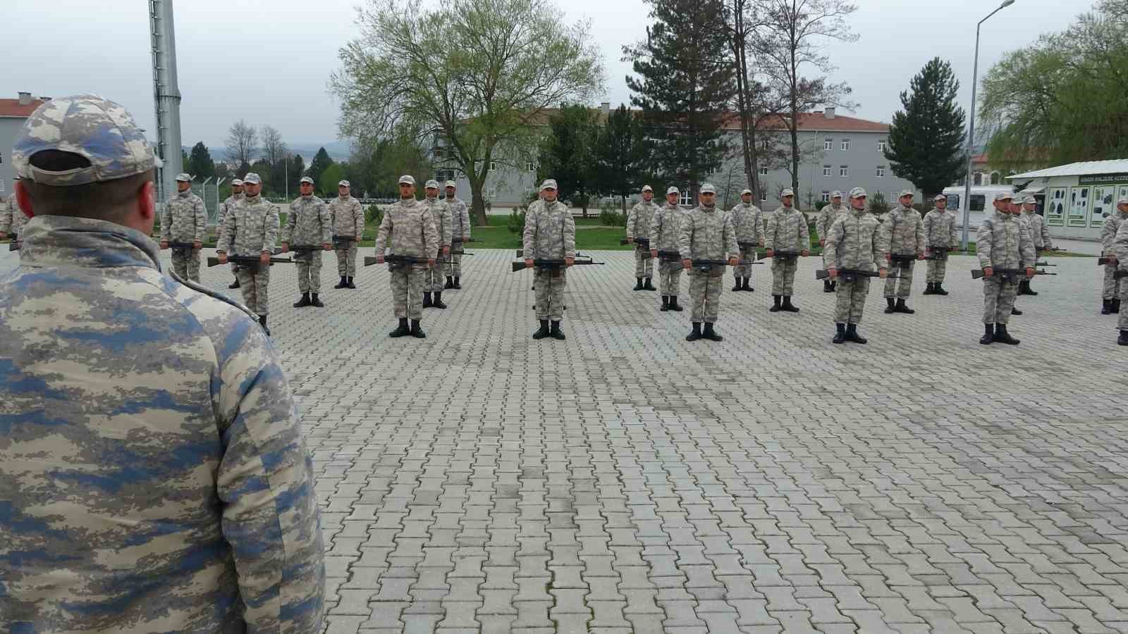Kütahya Hava Er Eğitim Tugay Komutanlığında 1 yılda 33 bin Mehmetçik eğitim aldı